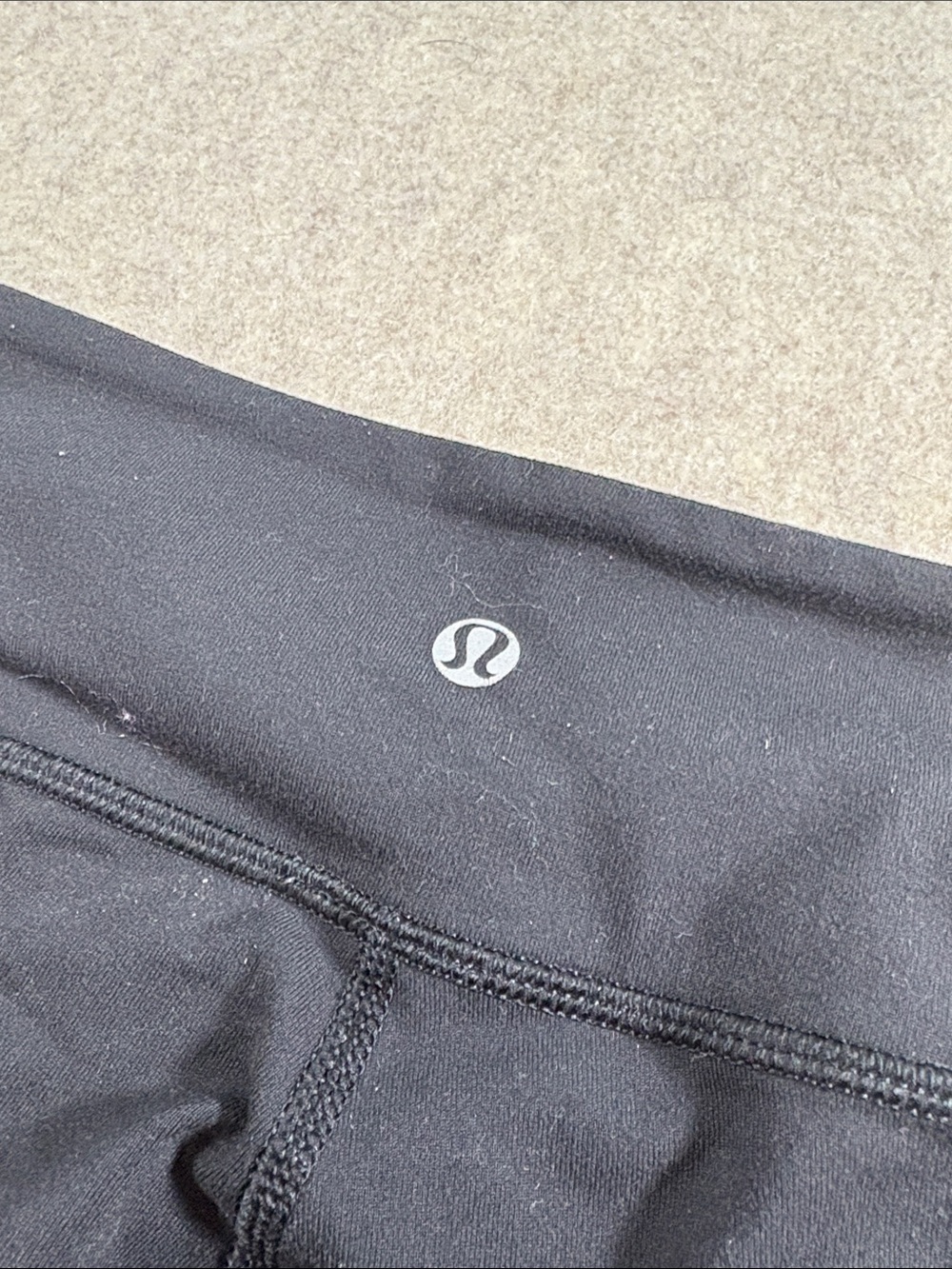 Lululemon Women’s Legacy Wunder Under Crop Leggings Black Luon Size 4 EUC - Picture 3 of 4
